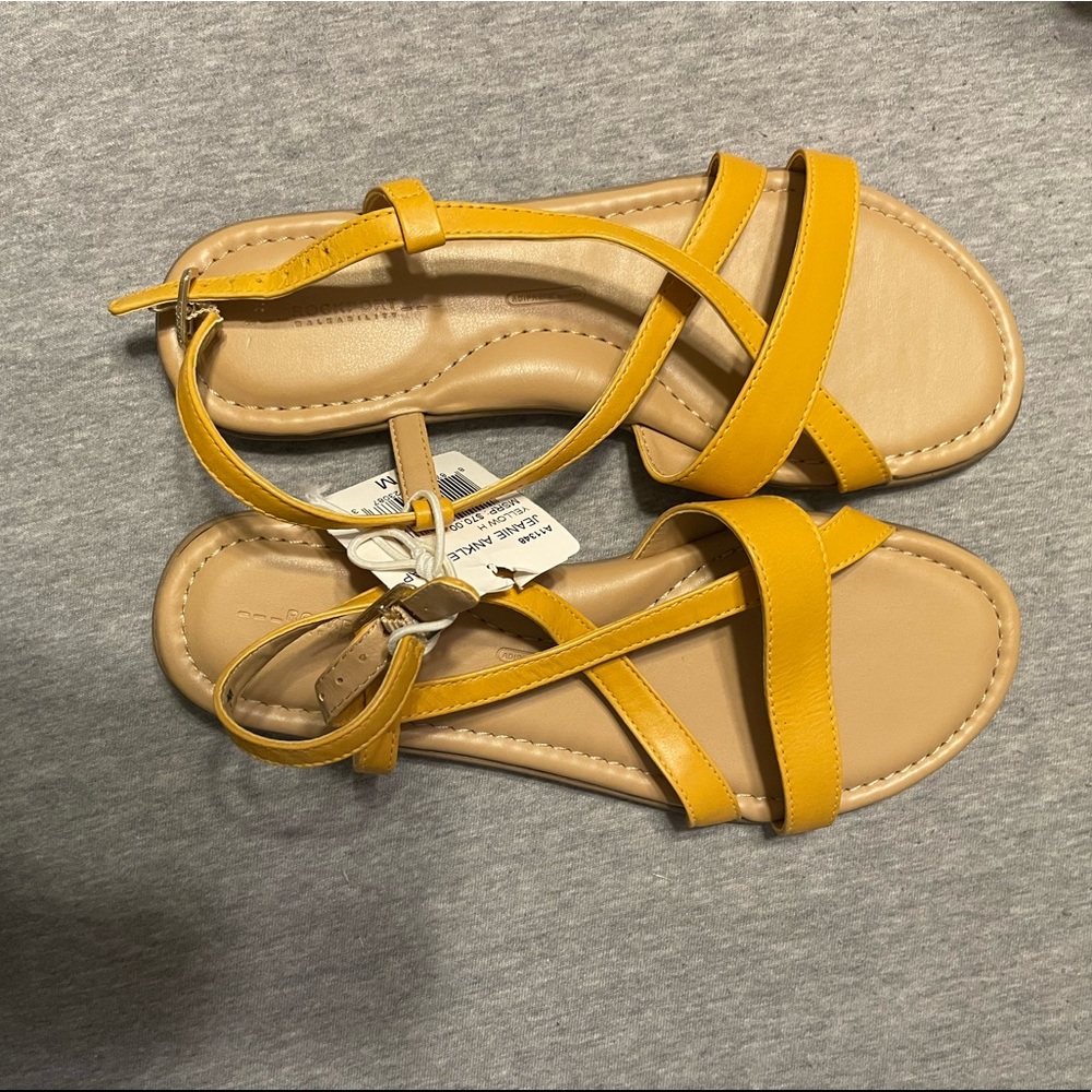Yellow Jeanie rockport sandals